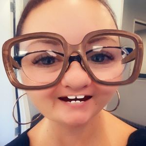 Meet your Posher, Lisa